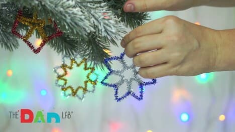 DIY Christmas Tree Decorations Using Pipe Cleaners
