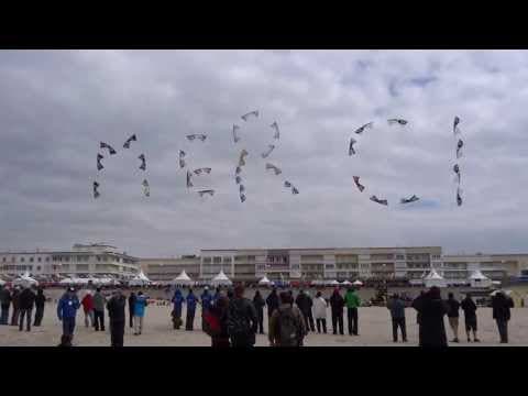 Cerfs-Volants Berck 2013 - Megateam Revolution - YouTube
