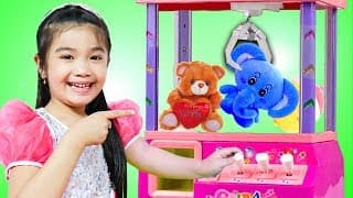Hana Pretend Play with Little CLAW Machine CRANE Game Toy