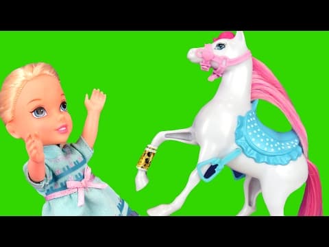 Horse Riding ! Elsa & Anna toddlers-Horse Stable