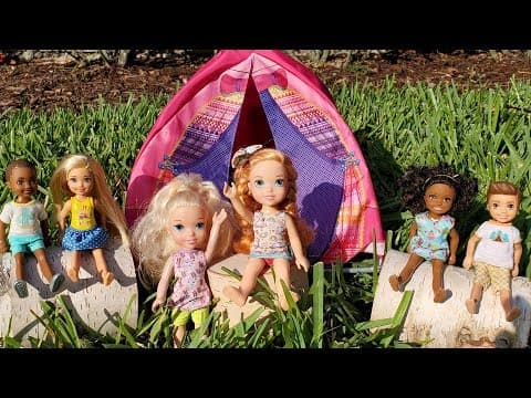 CAMP ! Elsa and Anna toddlers-camping-Barbie is counselor-outdoors activities